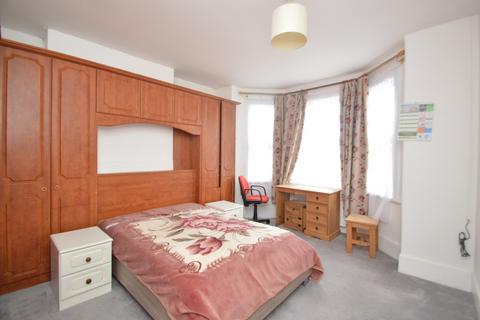 17 Vernham Road, London, SE18 3EY