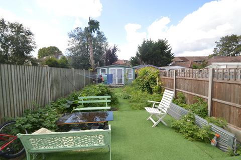 17 Vernham Road, London, SE18 3EY