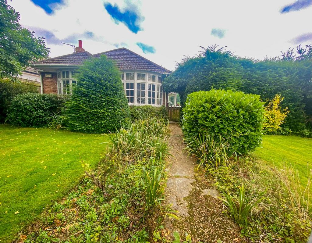 St Giles Avenue, Scartho, Grimsby, N E Lincolnshire, DN33 2 bed