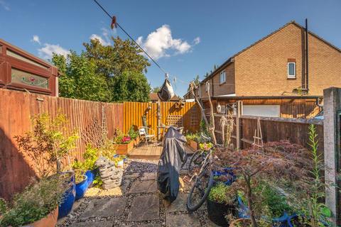 14 Turnstone Close, London, E13 0HN