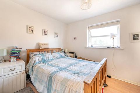 14 Turnstone Close, London, E13 0HN