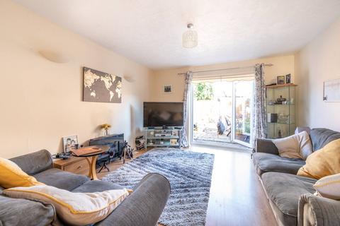14 Turnstone Close, London, E13 0HN