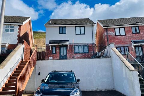 3 bedroom detached house for sale, Oak Road, Blaina, Abertillery. NP133JX.