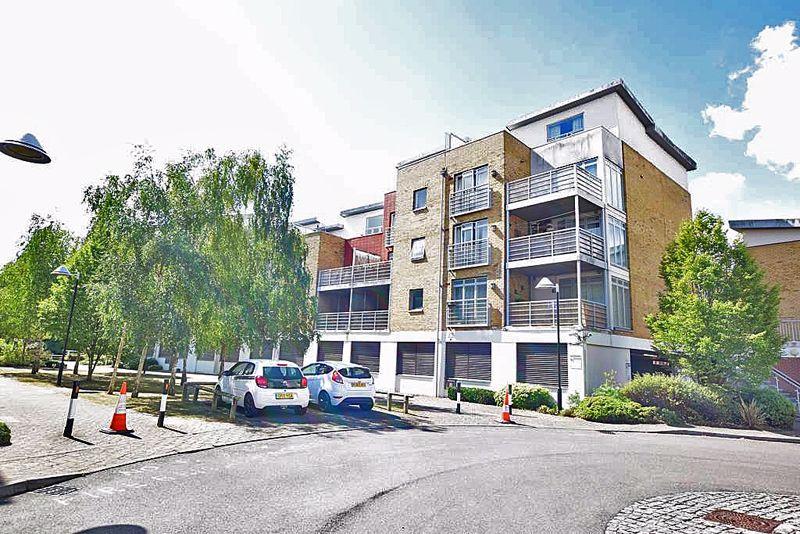 Kingfisher Meadow, Maidstone ME16 2 bed apartment £1,350 pcm (£312 pw)