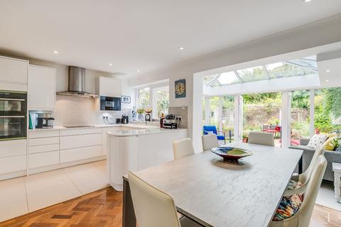 65 York Avenue, London, SW14 7LQ