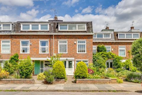 65 York Avenue, London, SW14 7LQ