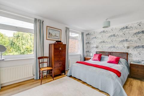 65 York Avenue, London, SW14 7LQ