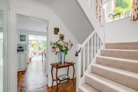 65 York Avenue, London, SW14 7LQ