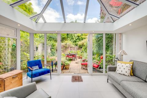 65 York Avenue, London, SW14 7LQ