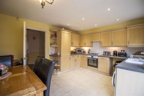 4 bedroom townhouse for sale, Cobham Close, Enfield