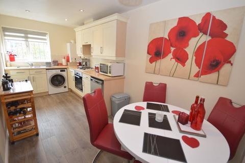 2 bedroom semi-detached house to rent, Harebell Close, Widnes