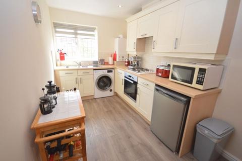 2 bedroom semi-detached house to rent, Harebell Close, Widnes