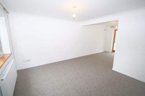 2 bedroom semi-detached house to rent, Canberra Road, Worthing