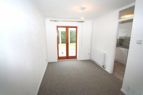2 bedroom semi-detached house to rent, Canberra Road, Worthing