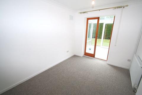 2 bedroom semi-detached house to rent, Canberra Road, Worthing