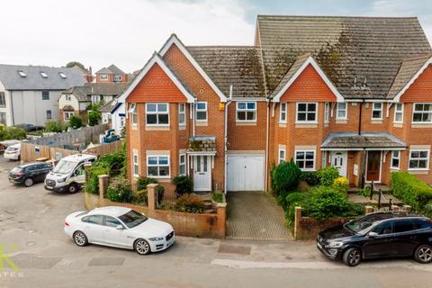 4 bedroom end of terrace house for sale, Old Bridge Road, Bournemouth BH6