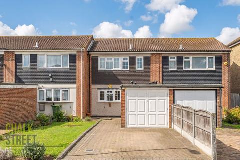 4 Widecombe Close, Harold Hill, Romford, RM3 8PL