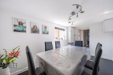 4 Widecombe Close, Harold Hill, Romford, RM3 8PL