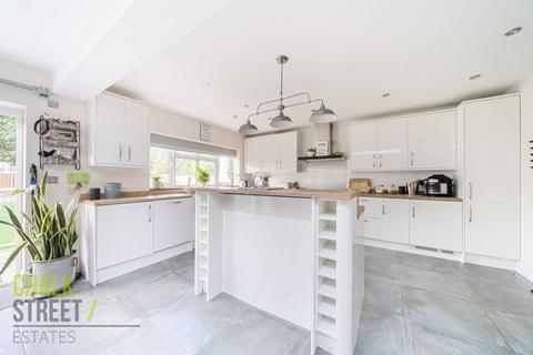 18 Hardley Crescent, Hornchurch, RM11 2EL