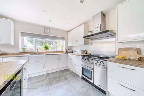 18 Hardley Crescent, Hornchurch, RM11 2EL