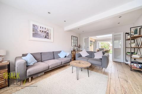 18 Hardley Crescent, Hornchurch, RM11 2EL