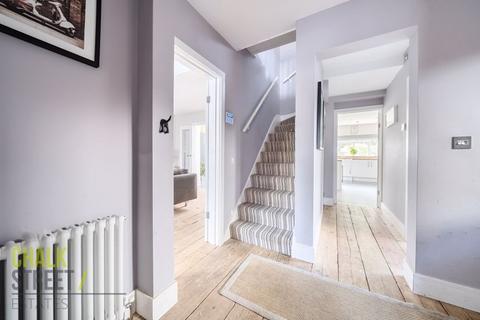 18 Hardley Crescent, Hornchurch, RM11 2EL