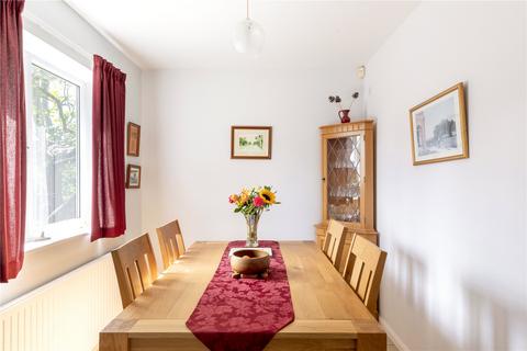4 Bridle Way, Berkhamsted, HP4 1BS