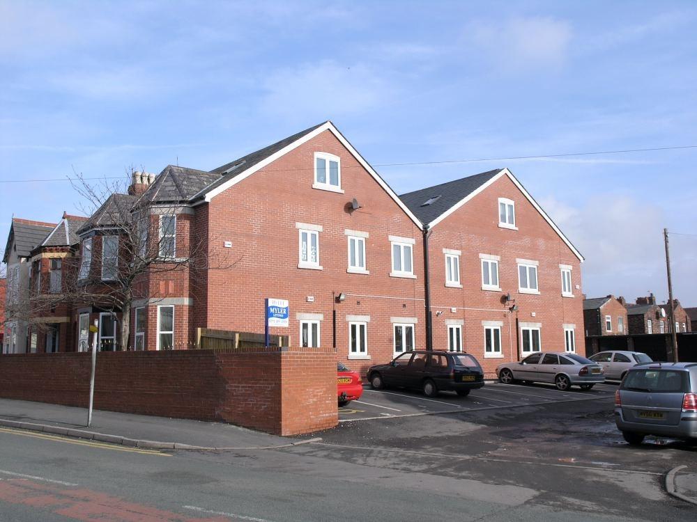 peel-house-lane-widnes-wa8-2-bed-apartment-to-rent-695-pcm-160-pw