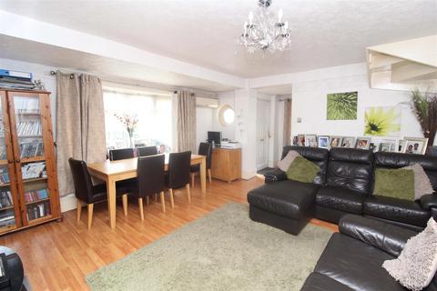 1 Kelso Road, Carshalton, SM5 1AP