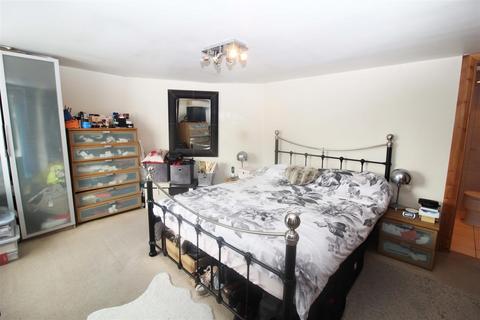 1 Kelso Road, Carshalton, SM5 1AP