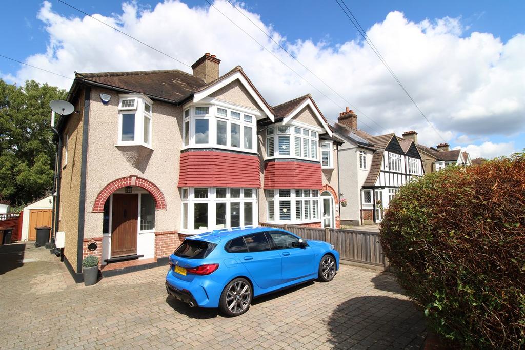 Goodhart Way, West Wickham, BR4 3 bed semidetached house £725,000