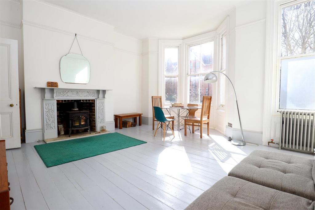 Brittany Road, St. Leonardsonsea, East Sussex. 2 bed flat for sale