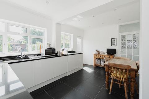 92 Bradstock Road, Epsom, KT17 2LG