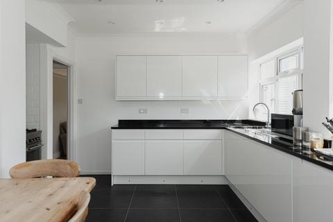 92 Bradstock Road, Epsom, KT17 2LG