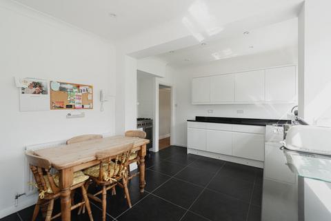 92 Bradstock Road, Epsom, KT17 2LG