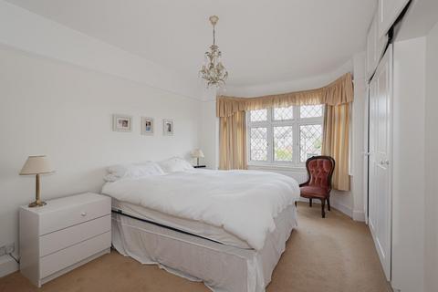 92 Bradstock Road, Epsom, KT17 2LG