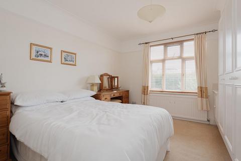 92 Bradstock Road, Epsom, KT17 2LG