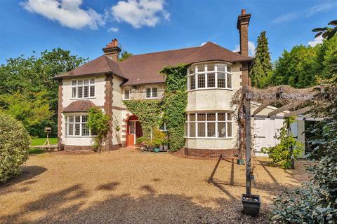 6 bedroom detached house for sale - The Chase, Kingswood
