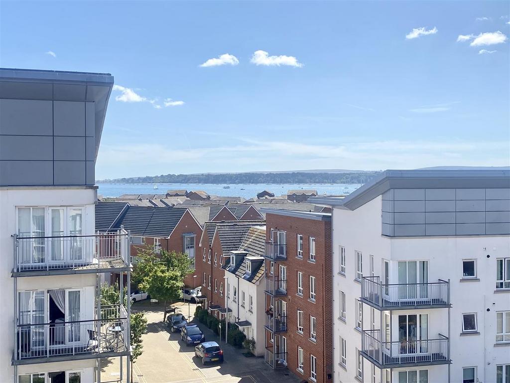 Avenel Way, Poole BH15 2 bed apartment £1,300 pcm (£300 pw)