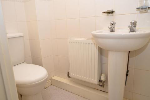 32 Dearnalay Way, Oldham, OL9 7BF