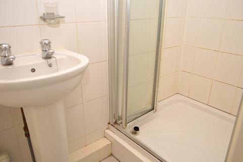 32 Dearnalay Way, Oldham, OL9 7BF