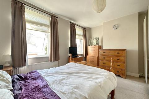 2 bedroom house for sale, Lincoln Road, Enfield