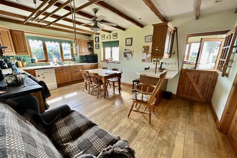 6 bedroom detached bungalow for sale, Cwmsychpant, Llanybydder