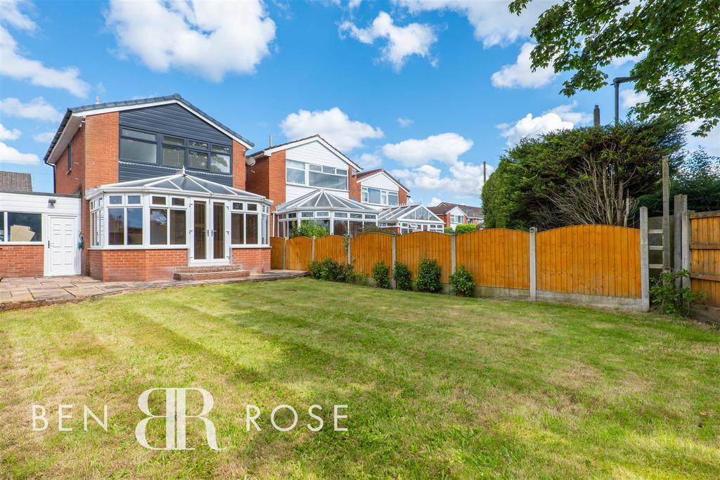 Yarrow Close, Croston, Leyland 3 bed detached house for sale £390,000