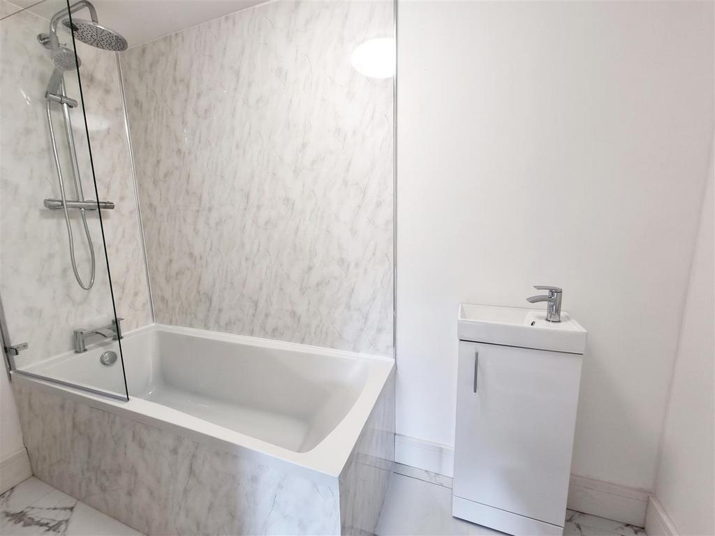 En-Suite Bathroom.