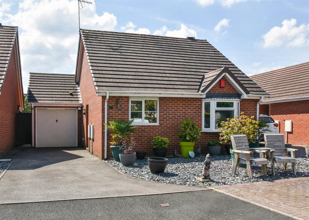 4 Hazelmere Drive, Castlecroft, Wolverhampton 2 bed detached bungalow for sale £310,000