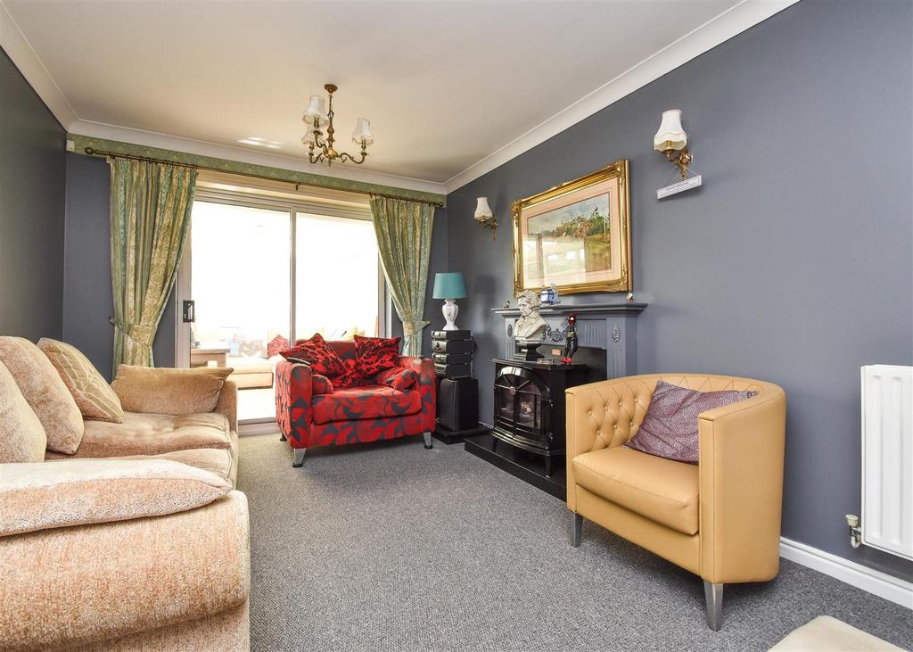 4 Hazelmere Drive - Lounge.jpg