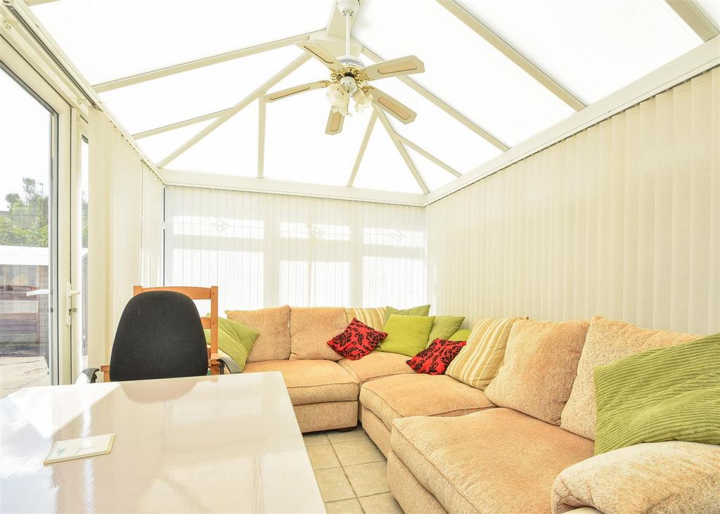 4 Hazelmere Drive - Conservatory.jpg