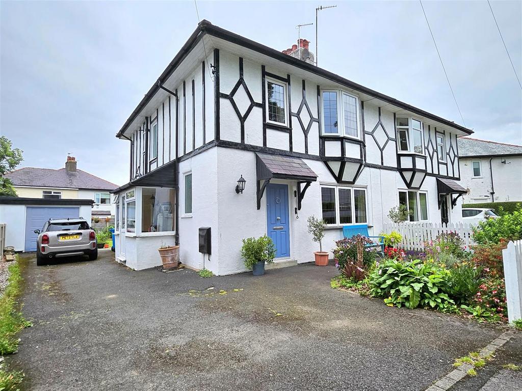 Elms Drive, Wrea Green 3 bed semidetached house £335,000