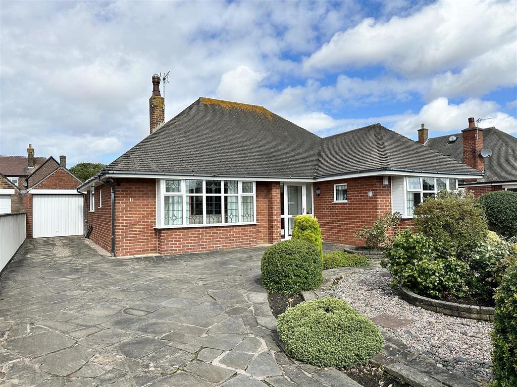 Queen Mary Avenue, Lytham St Annes 2 bed detached bungalow for sale £